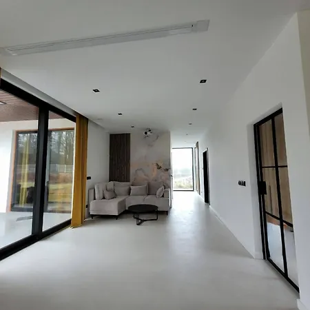 Villa Ostatni Dom Po Lewej