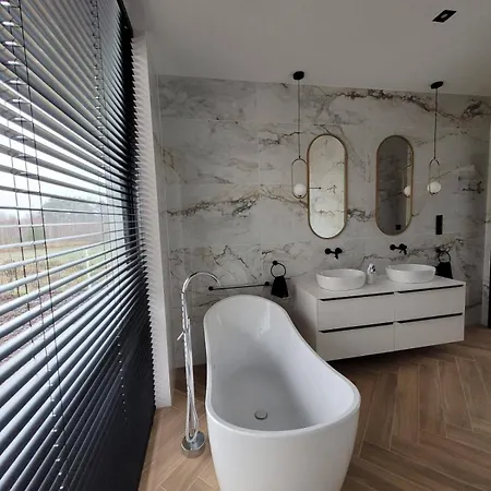 Ostatni Dom Po Lewej Biale Bloto (Olesnica)